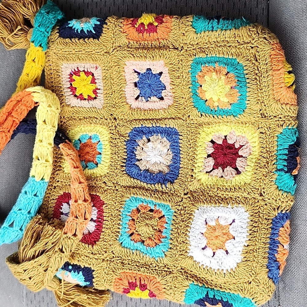 Boho Earthbound Crochet SHOULDER BAG. USED nice - Picture 2 of 4